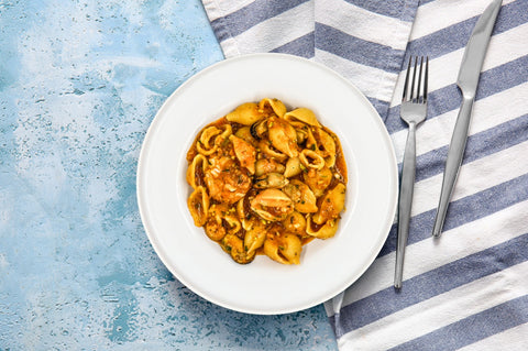 Conchiglioni al ragù di mare con pistacchi