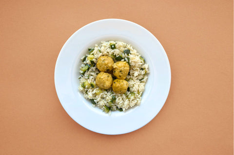 Polpette di salmone con riso carnaroli e zucchine