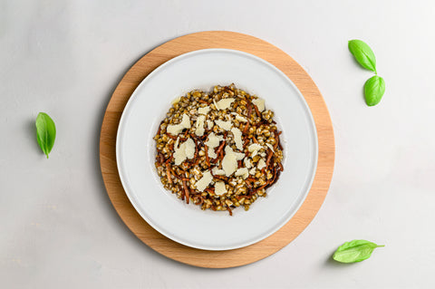 Insalata di farro, speck e scaglie di formaggio 1,5 Kg