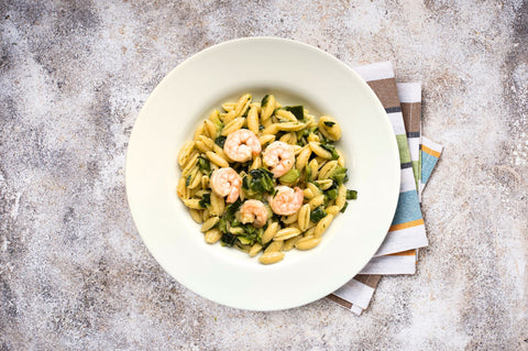 Insalata di gnocchetti sardi, zucchine, gamberetti, limone 1,5 Kg