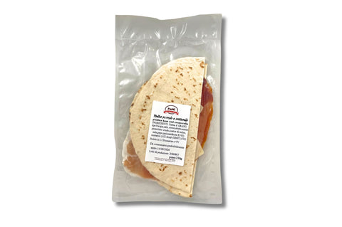 Piadina crudo e mozzarella