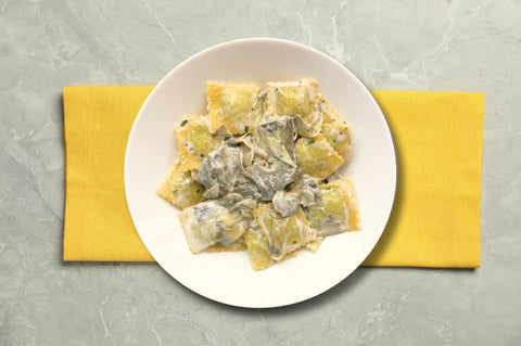 Ravioli alla burrata con sugo ai carciofi